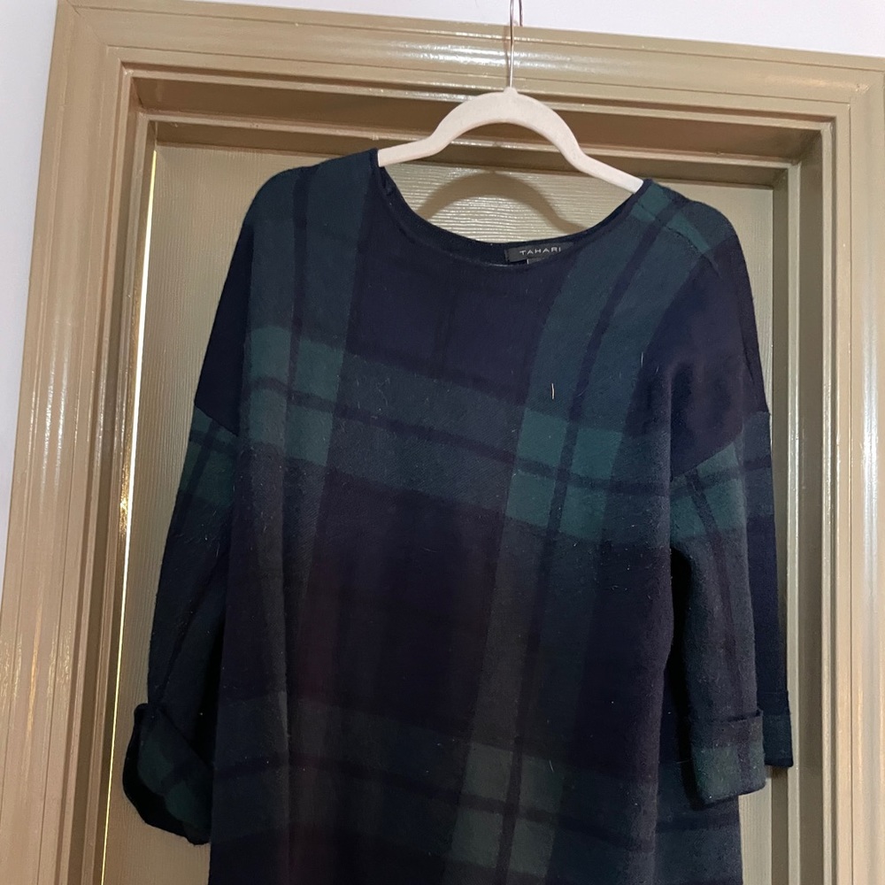 Navy & green top